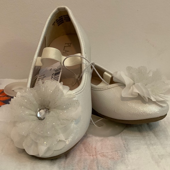 NWT/The Children’s Place/ white slip-on shoe/Toddler size 7 - Picture 1 of 4